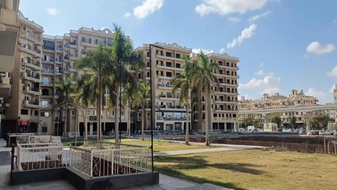 Luxury Apartment with Balcony Overlooking Landmark for Sale