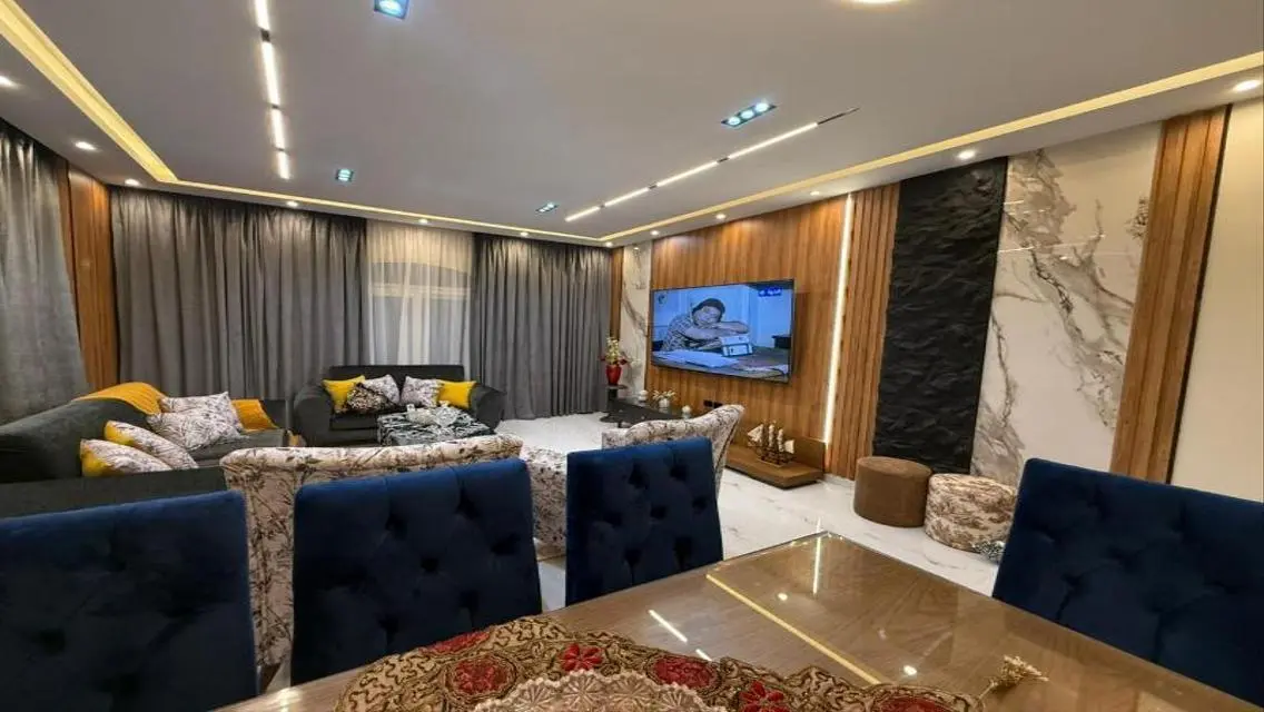 شقة فاخرة مع شرفة وحارس أمن