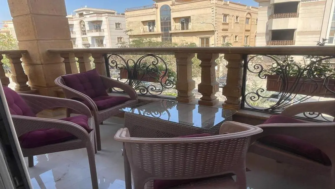 شقة فاخرة مع شرفة وحارس أمن
