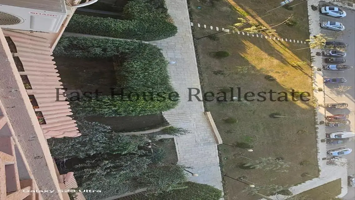 Luxurious Apartment with Spacious Living in City Center