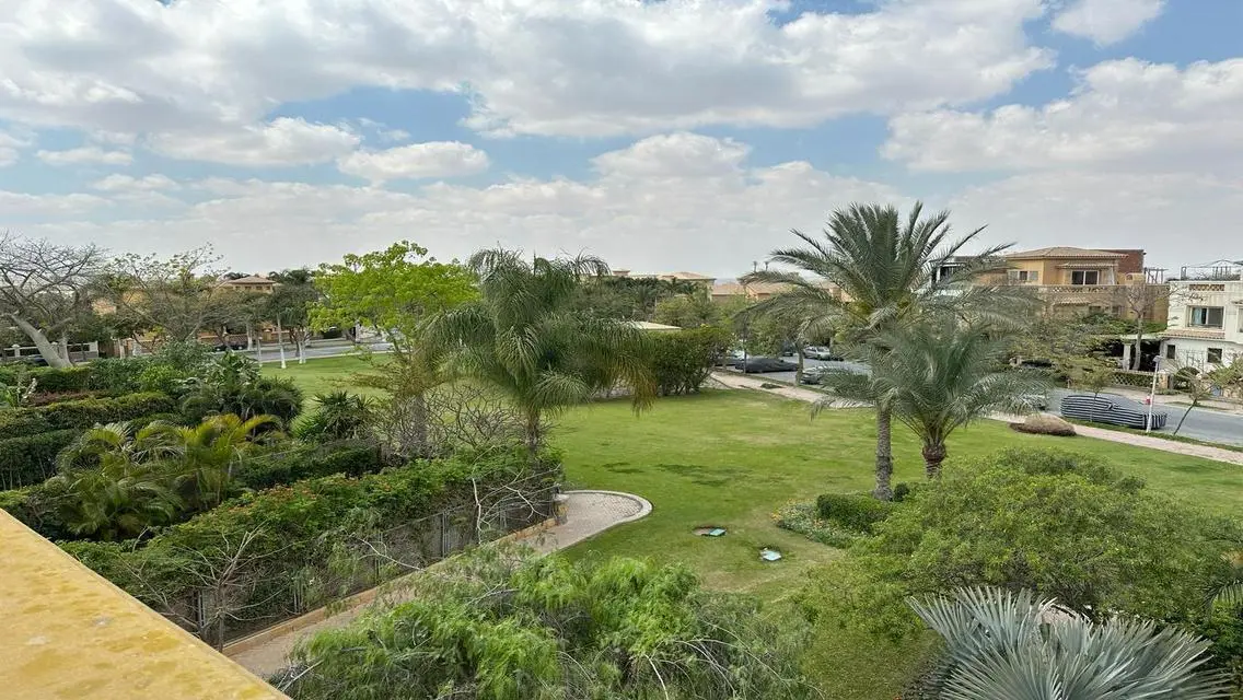 Luxurious Apartment for Sale with Spacious Layout in the City Center