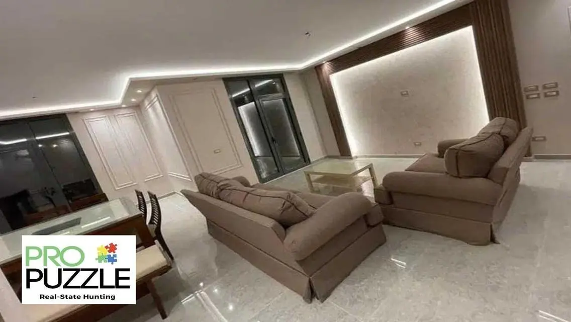 منزل فاخر مع حديقة خاصة ومسبح مشترك
