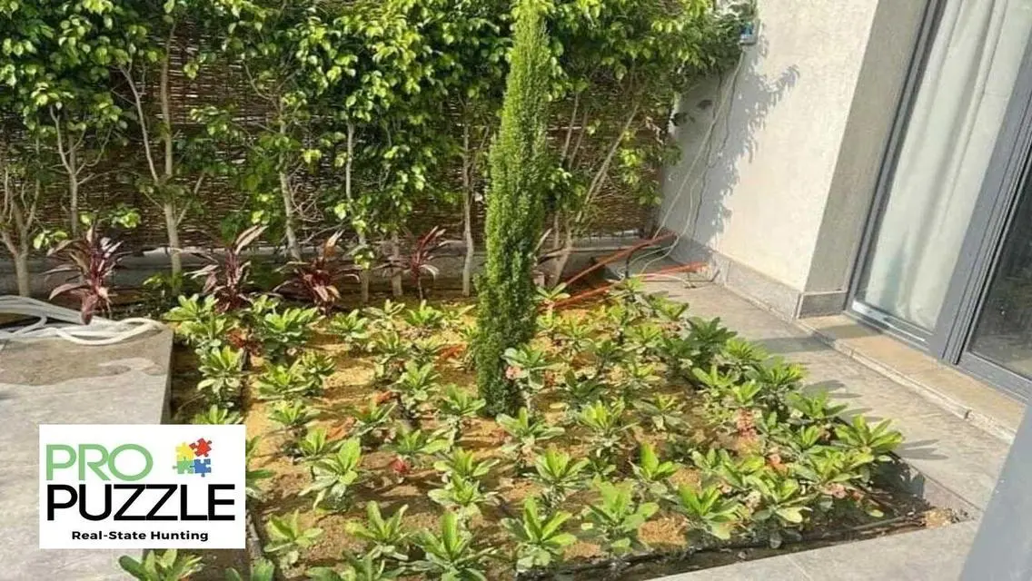 منزل فاخر مع حديقة خاصة ومسبح مشترك