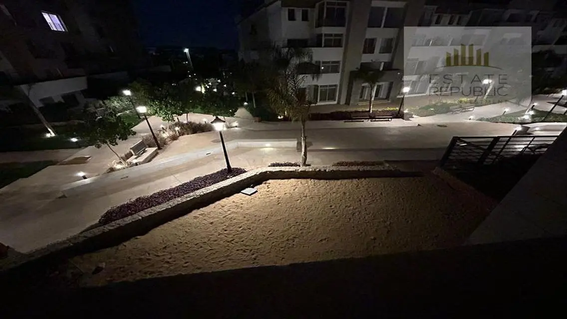 شقة فاخرة بمساحة 278 متر مربع