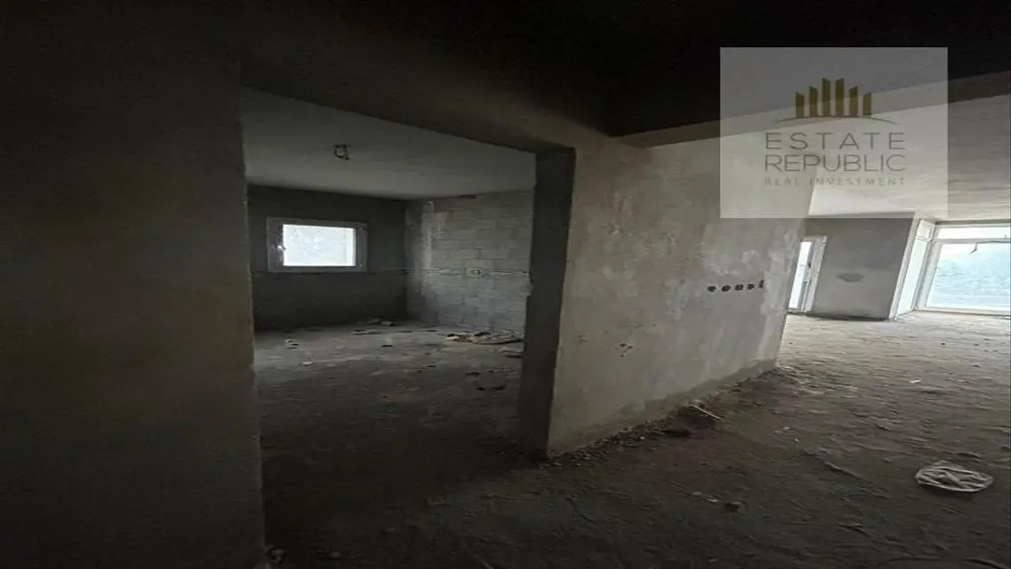شقة فاخرة بمساحة 278 متر مربع