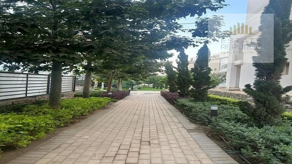 شقة فاخرة بمساحة 278 متر مربع