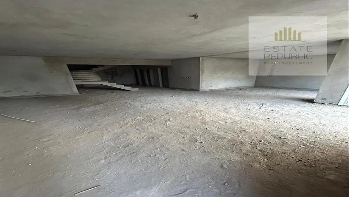 شقة فاخرة بمساحة 278 متر مربع