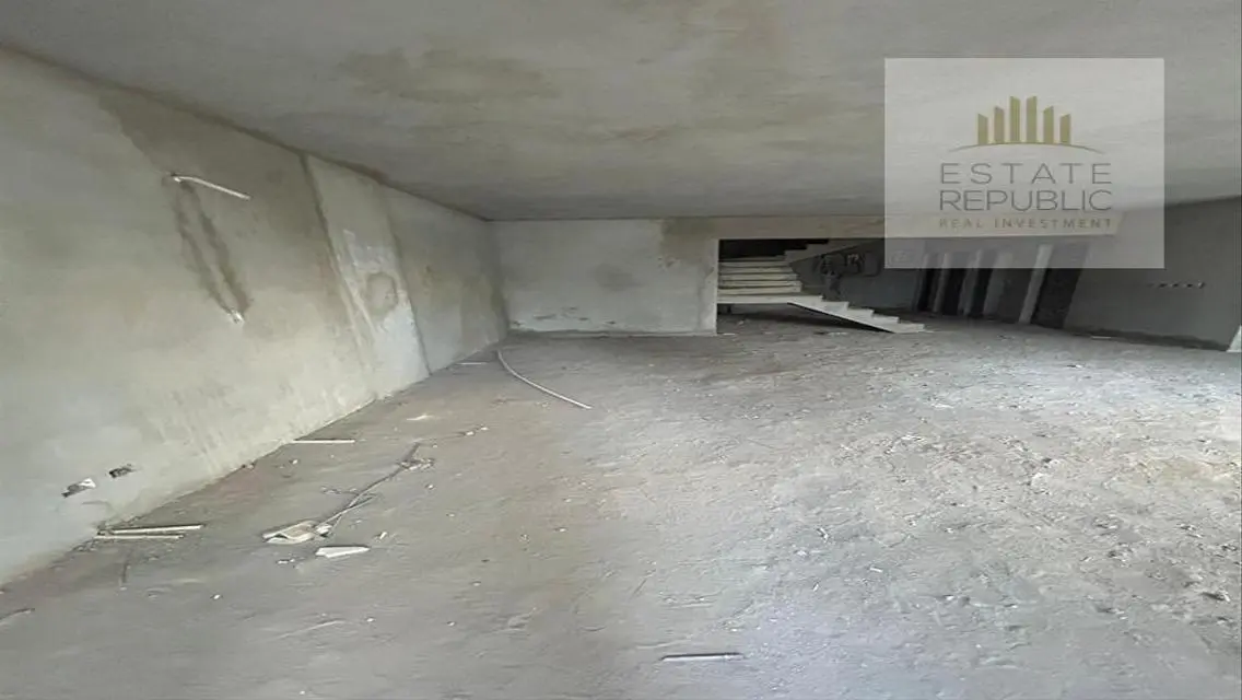 شقة فاخرة بمساحة 278 متر مربع