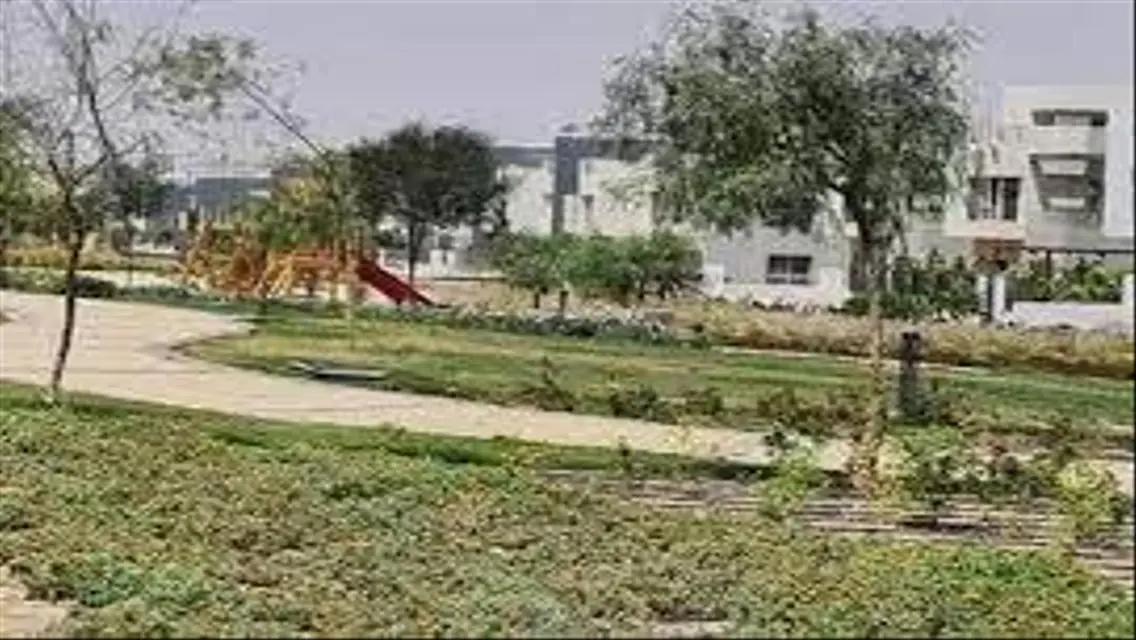 منزل فاخر بمساحة 250 متر مع حديقة خاصة
