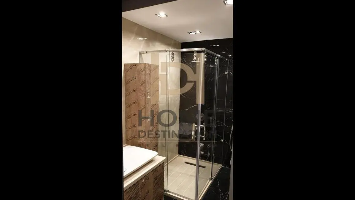 Luxury Apartment in Sky Plaza Mall - 3 Bedrooms