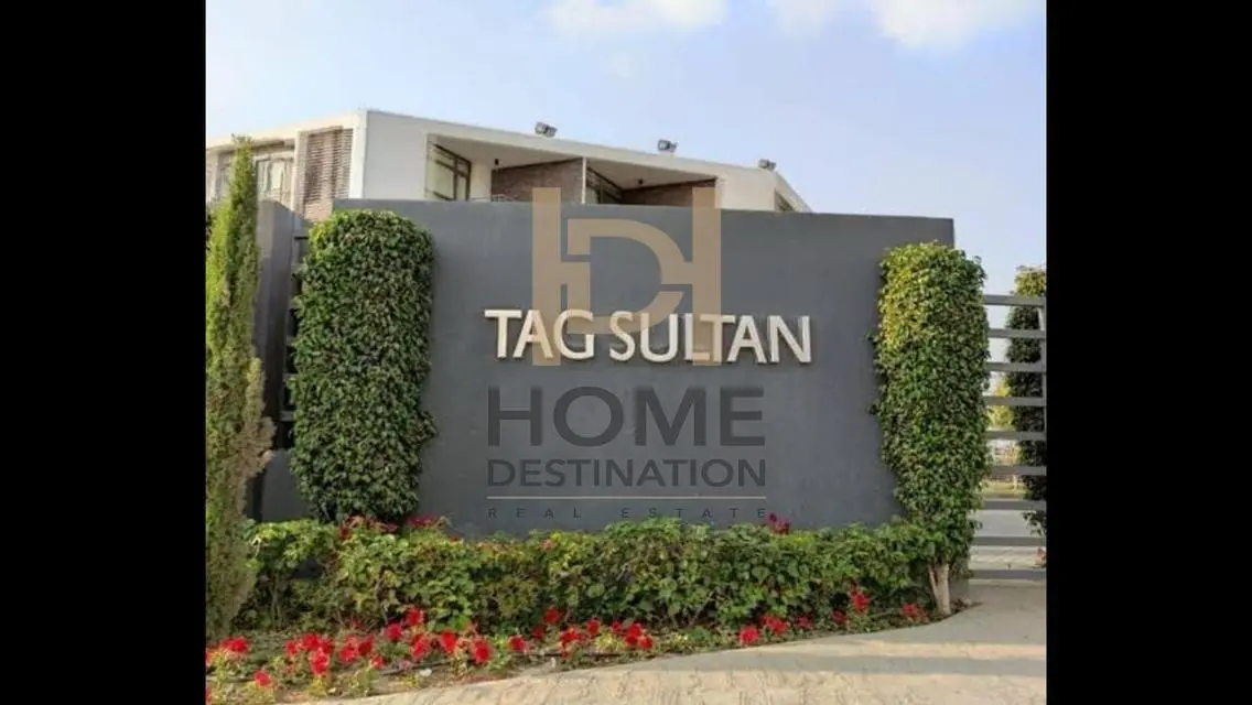 Luxury Apartment in Sky Plaza Mall - 3 Bedrooms