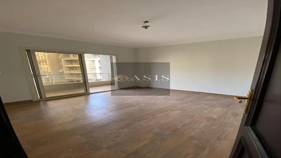 Stunning Apartment in Oasis with Spacious Layout
