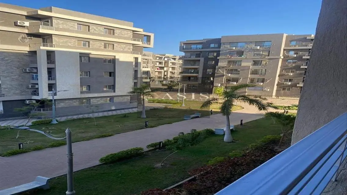 Stunning Apartment in Oasis with Spacious Layout