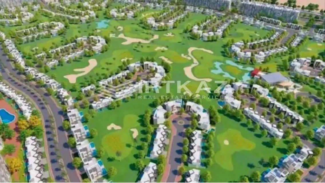 فيلا فاخرة مع حديقة ومسبح مشترك للبيع