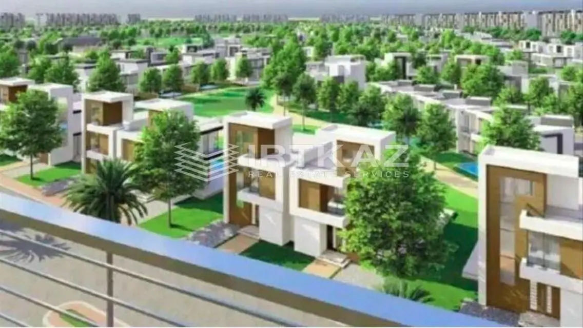 فيلا فاخرة مع حديقة ومسبح مشترك للبيع
