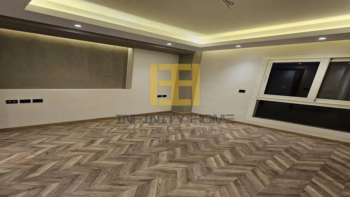 شقة للبيع بمساحة متر وتكييف مركزي في موقع متميز