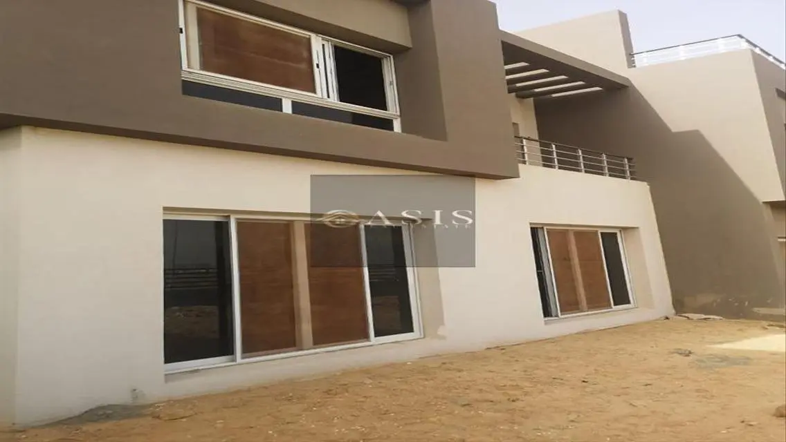 Luxury Villa in Oasis with Private Pool and Garden