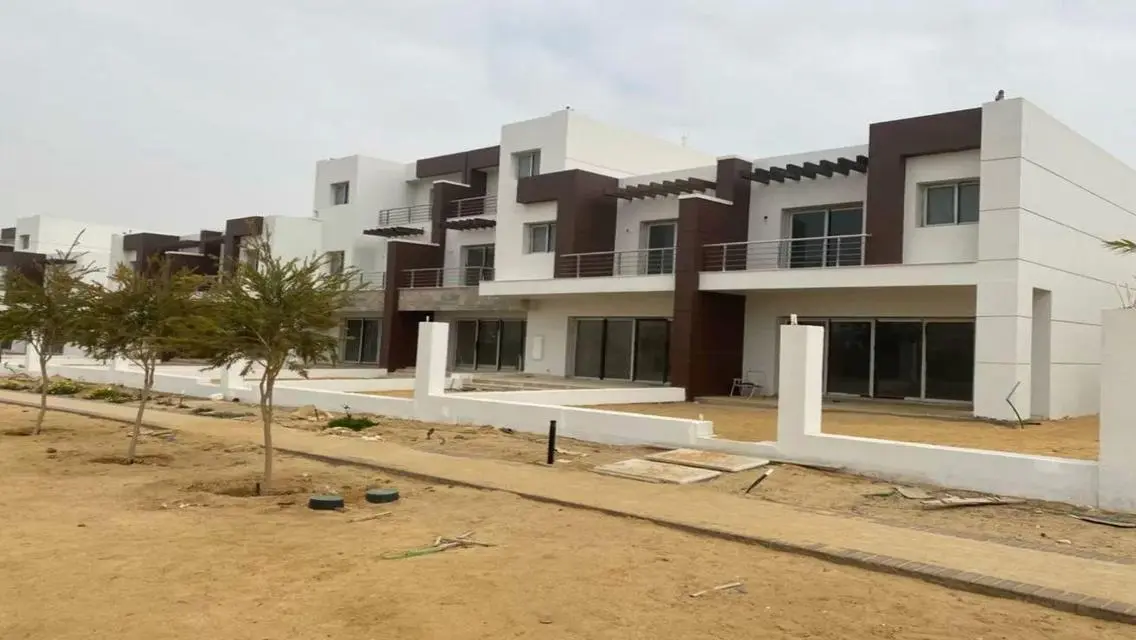 منزل فخم مع حديقة خاصة في قلب المدينة