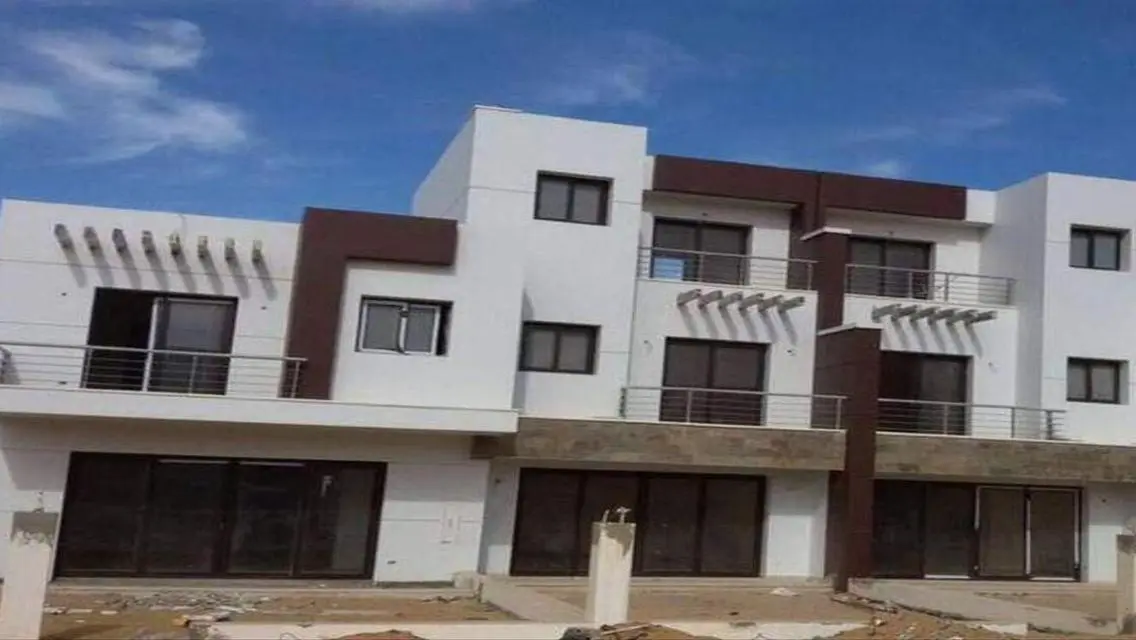 منزل فخم مع حديقة خاصة في قلب المدينة