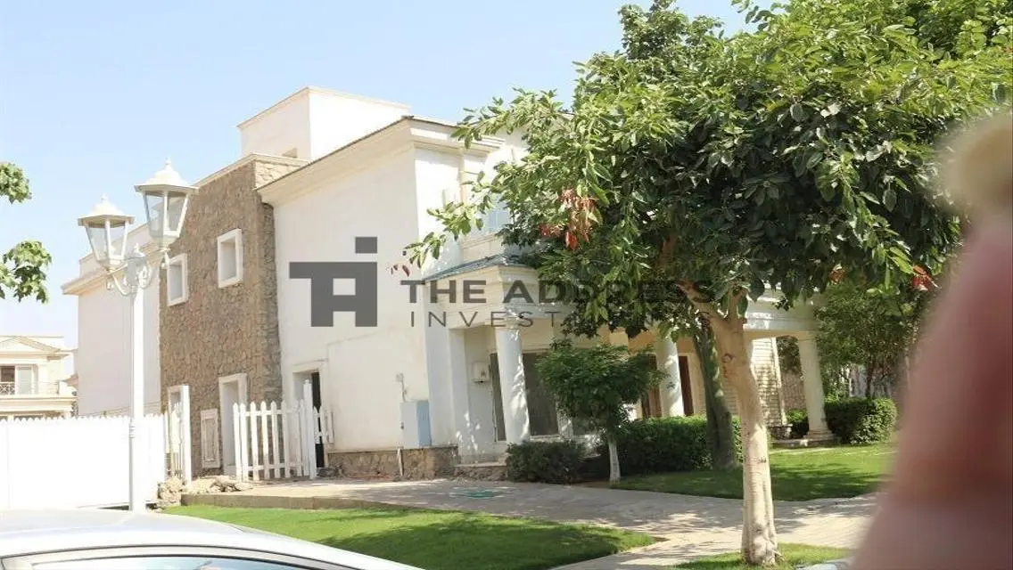 فيلا فاخرة للبيع مع مرافق متميزة في موقع رائع