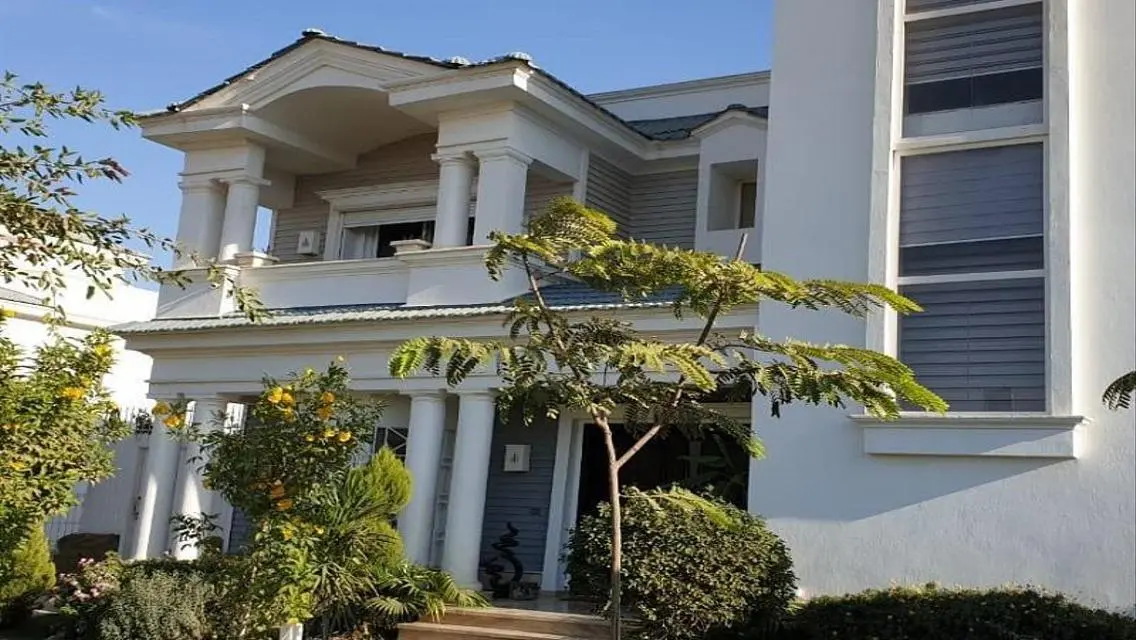 فيلا فاخرة للبيع بسعر مغري