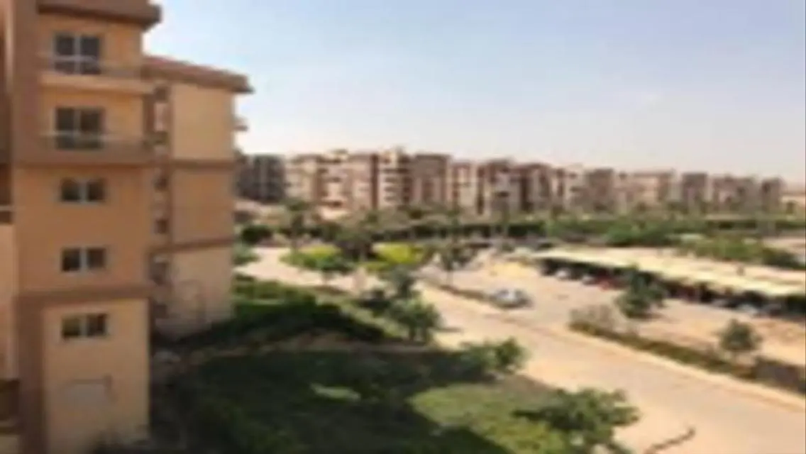 شقة فاخرة بمساحة 240 متر مطلة على بحيرات ومعلم رئيسي