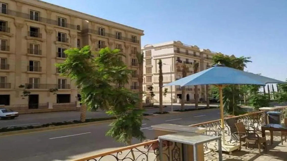 شقة فاخرة مع حارس أمن وموقف مغطى
