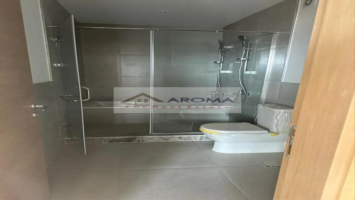 Luxury 3-Bedroom Apartment with 225 sqm Space