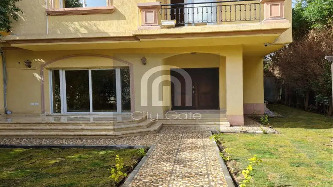 Luxury Apartment with Private Garden in City Gate