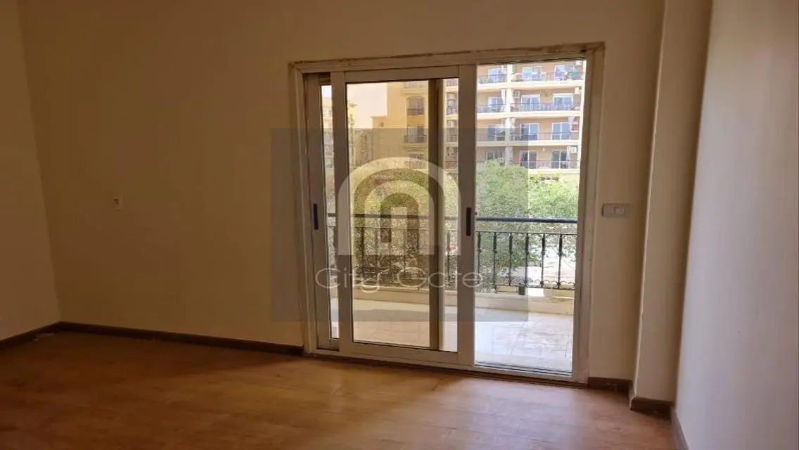 Luxury Apartment with Private Garden in City Gate