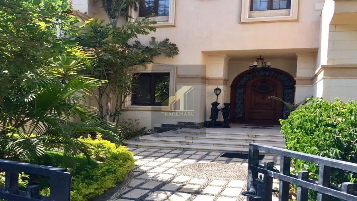 Luxurious Apartment with Spacious Living and Amenities