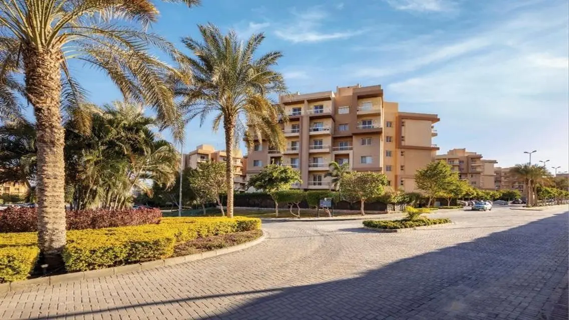 Luxurious Apartment Overlooking Lakes - 170 Square Meters