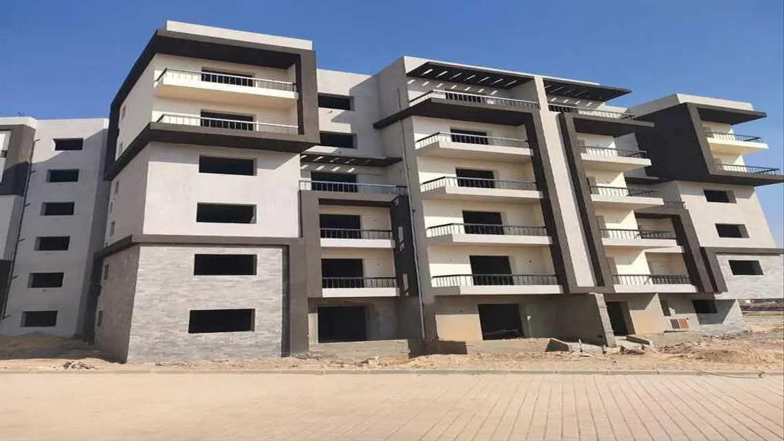Luxurious Apartment Overlooking Lakes - 170 Square Meters