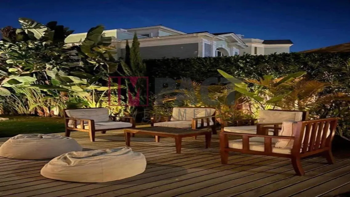 Luxury Villa with Mountain View in i-City October