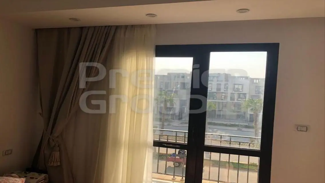 شقة فاخرة مكونة من 3 غرف نوم مع مميزات رائعة