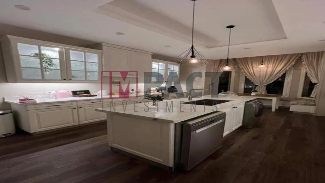 Luxury Villa with Mountain View in i-city October