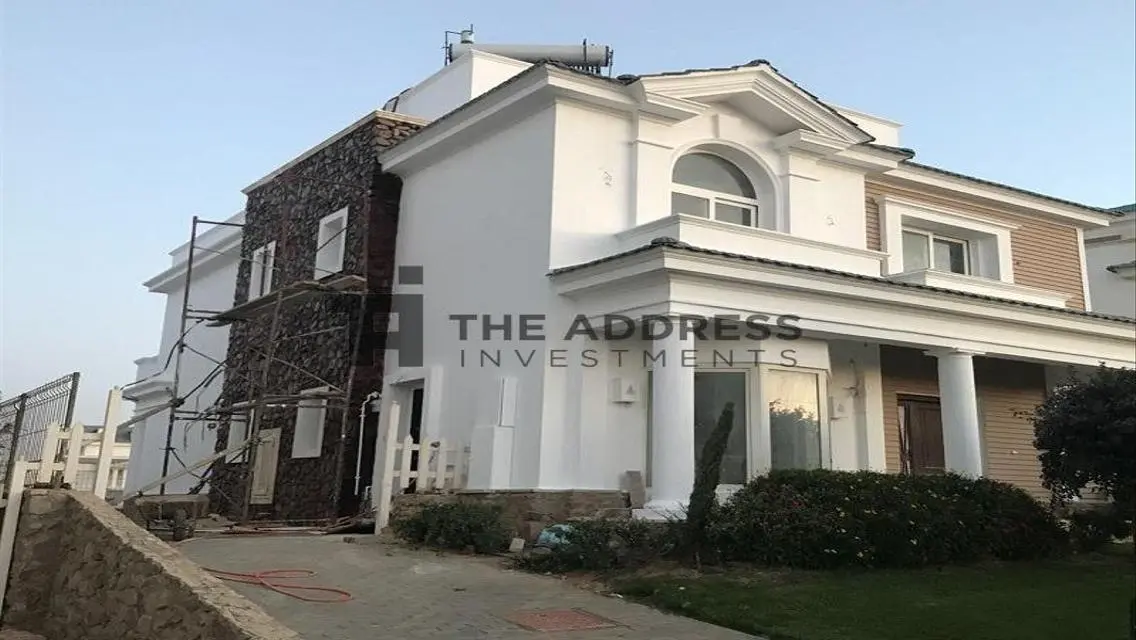 Luxury Villa with Spacious Living and Full Amenities