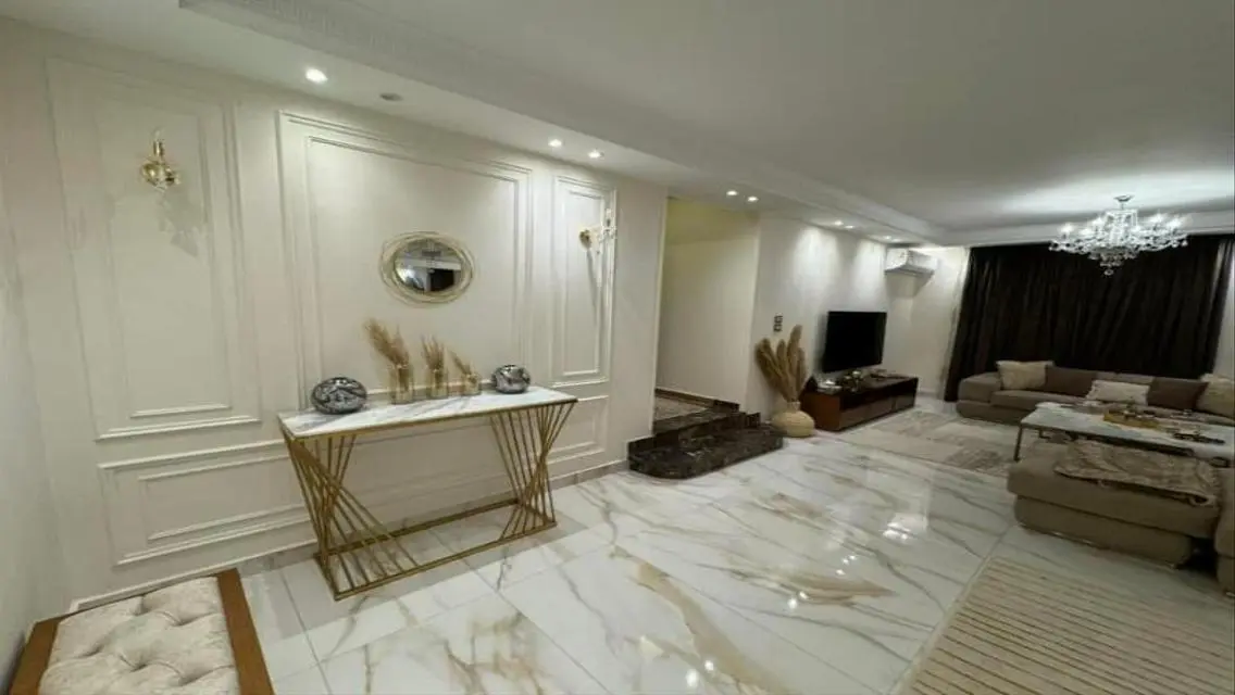 Luxury Apartment with Study Room and Balcony