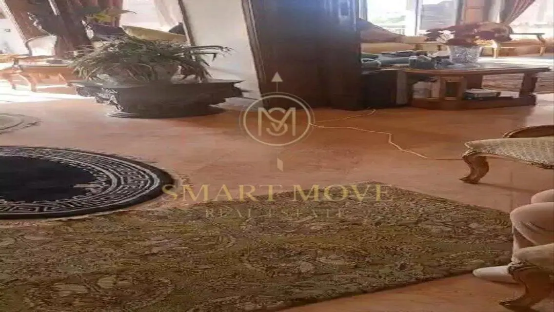شقة فاخرة بـ250 متر في قلب المدينة