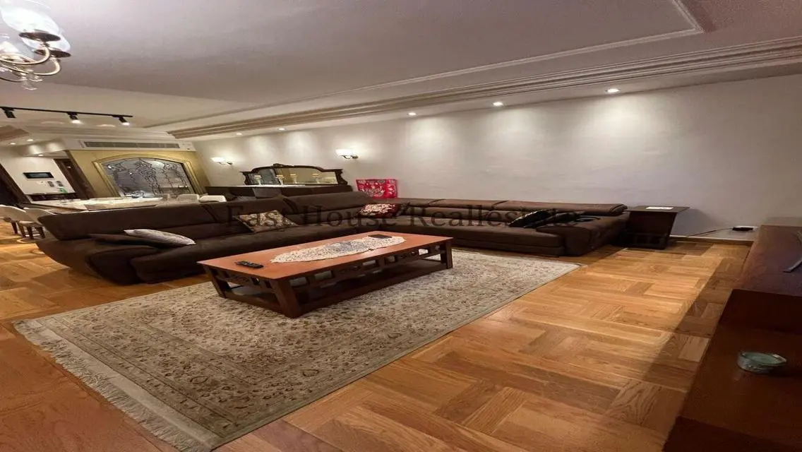 Spacious Luxurious Apartment with Multiple Amenities