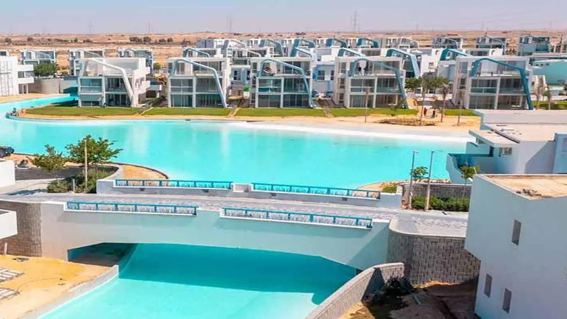 فيلا فاخرة للبيع بمسبح خاص وحديقة رائعة
