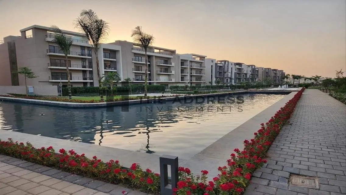 Luxurious Apartment with Stunning Lake Views