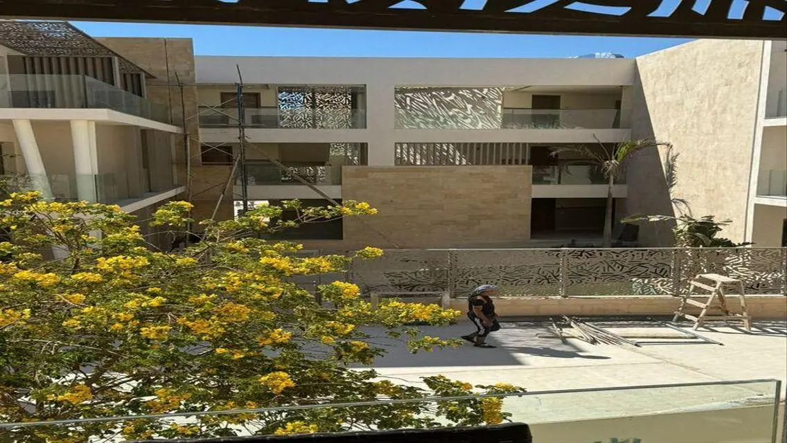 فيلا فاخرة مع مسبح وحديقة خاصة للبيع