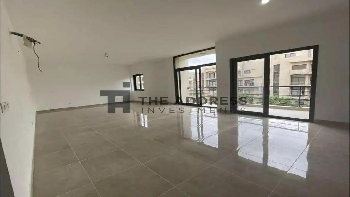 شقة فاخرة للبيع في موقع متميز مع إطلالة رائعة
