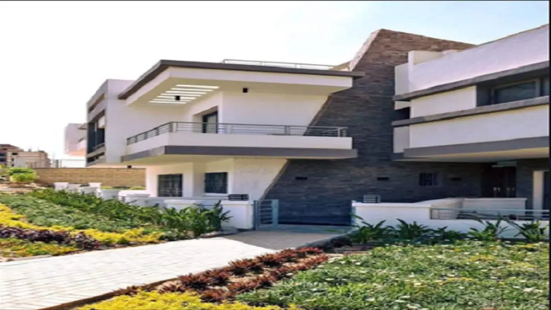 Luxurious Home with Private Garden and Pool