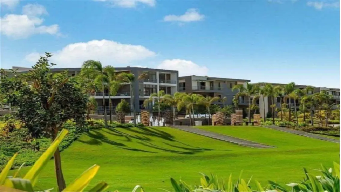 Luxurious Home with Private Garden and Pool
