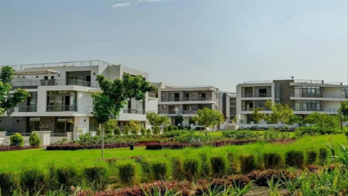 Luxury Villas with Extensive Amenities and Private Beach
