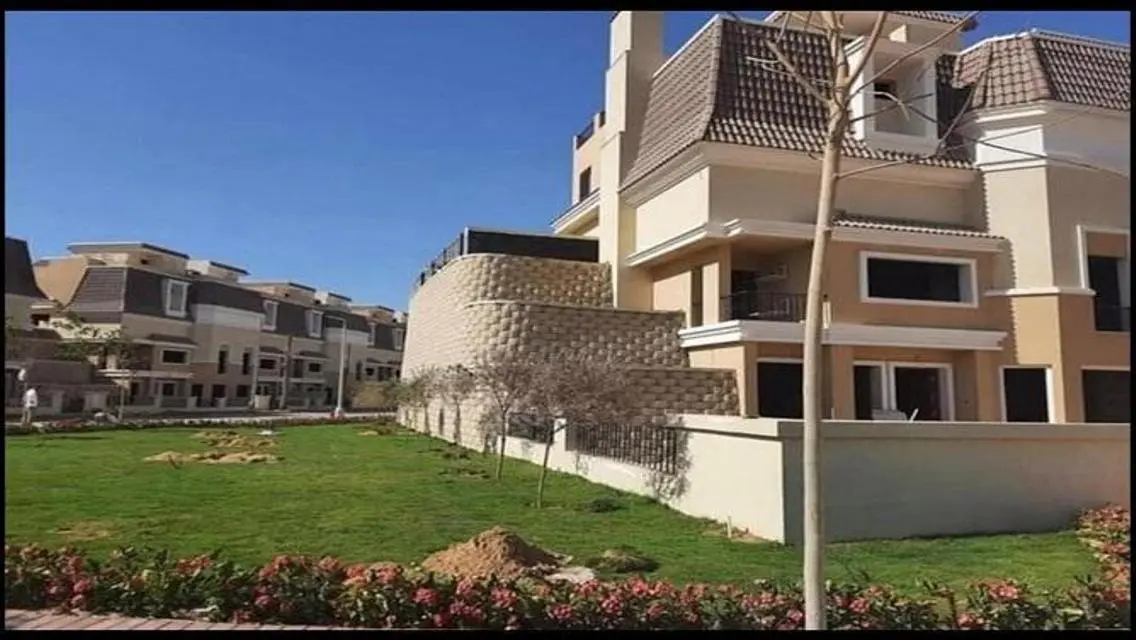 شقة فاخرة للبيع بمساحة واسعة في قلب المدينة