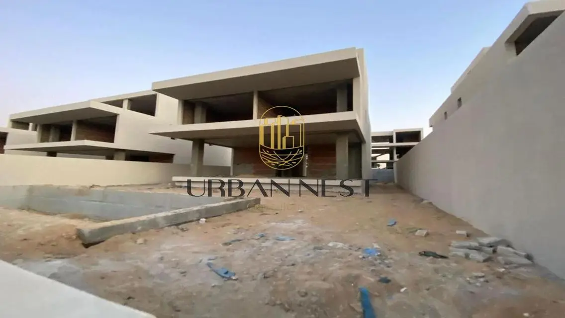 للبيع: فيلا فاخرة بمساحة واسعة وحمام سباحة