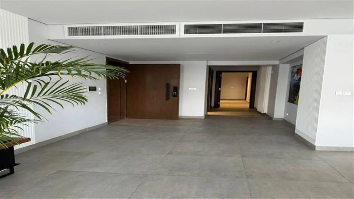 Luxurious Villa for Sale in Prime Location